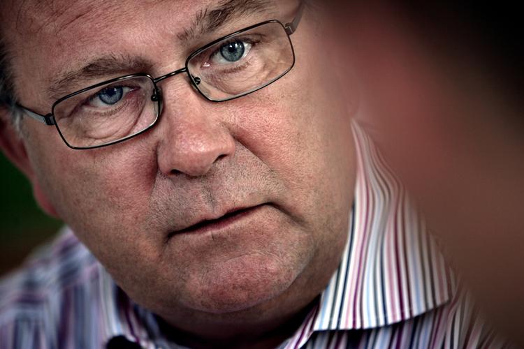 Lønninger. Står det til finansminister Claus Hjort Frederiksen (V) skal danskerne være med til at bremse stigningen i lønninger. 