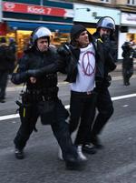 200 aktivister tilbageholdt