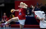 toptunet. Bagspilleren Trine Troelsen leverede en flot indsats mod Angola og blev dansk topscorer med ni mål. Men det rakte ikke til dansk sejr. 