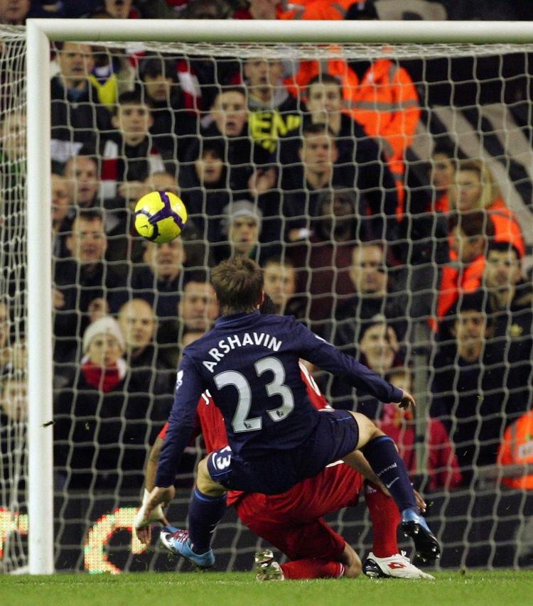 Afgørelsen. Andrej Arsjavin blev matchvinder for Arsenal efter en times spil. 