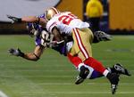 stop. Running back Glen Coffee (forrest) fra San Francisco 49ers blokeres i en kamp mod Minnesota Vikings. 49ers møder i aften Arizona Cardinals. Arkivfoto. 