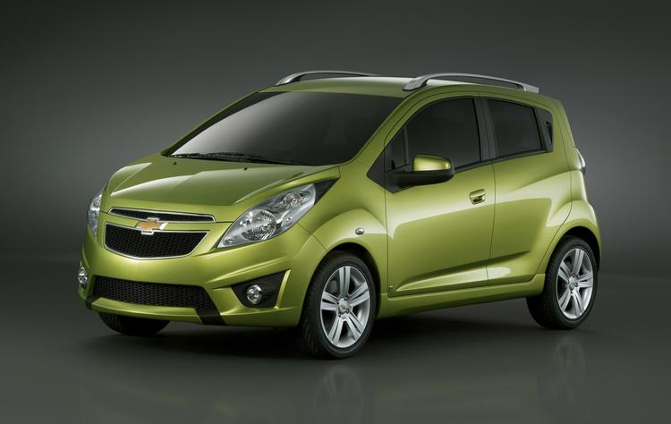 forårsbil. Chevrolet Spark er i Danmark til marts. Den måler 3.60 meter og er dermed 20 centimeter længere end en konkurrent som Toyota Aygo. 