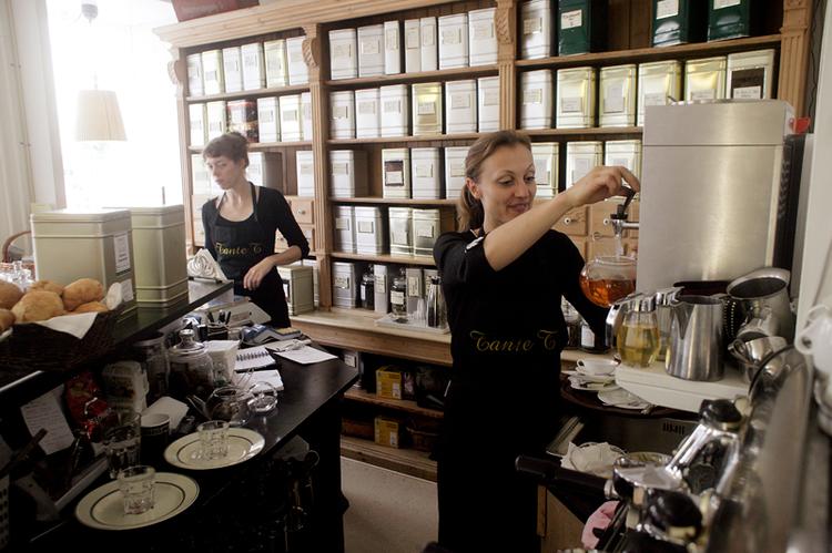 Tante Te i Viktoriagade er en af byens gode te-saloner. 