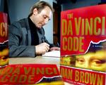 Fænomen. 'Da Vinci Mysteriet'. Dan Brown. Bestselleren, som sendte alverden af sted på en ny jagt efter den hellige gral. Foto: Tim Boyd/AP 