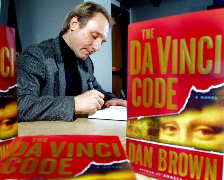 Fænomen. 'Da Vinci Mysteriet'. Dan Brown. Bestselleren, som sendte alverden af sted på en ny jagt efter den hellige gral. Foto: Tim Boyd/AP 