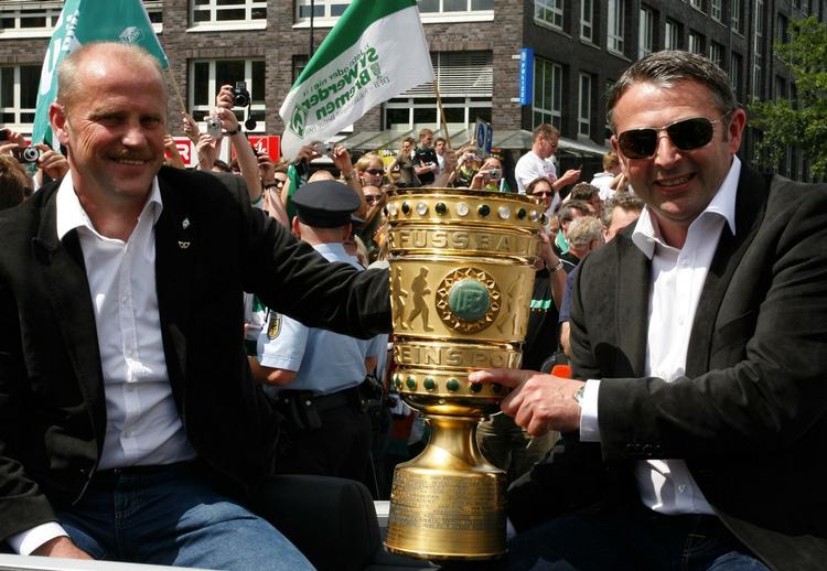 langtidsholdbar. Samarbejdet med Thomas Schaaf (tv.) har indbragt Werder Bremens manager Klaus Allofs tre trofæer, senest for sejren i pokalfinalen i år. Arkivfoto. 