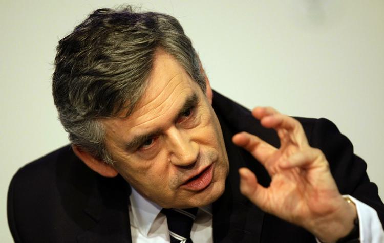 Gebyrgribbe. Gordon Browns britiske bonusskat vil i sig selv generere flere penge, end EU-landene tilsammen har lagt på bordet i Bella Center. 