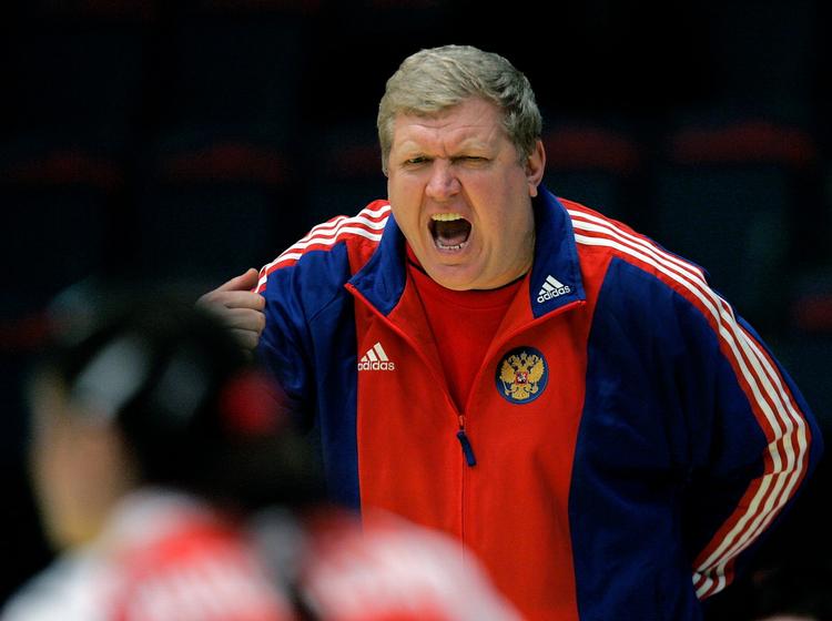 Bjørnetjeneste. Ruslands landstræner Jevgenij Trefilov har så meget temperament, at han med jævne mellemrum snarere spænder ben for sit eget hold, end hjælper det. Arkivfoto. 