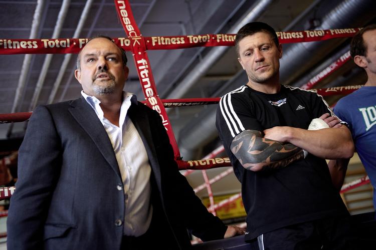 kampklar. Med et purseoffer på 2,3 mio. kr. har Hans-Henrik Palm (tv.) definitivt sikret sig retten til at arrangere Mads Larsens comebackkamp om EM-titlen. Arkivfoto. 