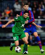Gensyn. Alejandro Dominguez (i grønt) var med til at slå Barcelona i Champions League og får endnu en mulighed for at spille mod Gerard Pique og co. i denne sæson, da han nu er skiftet til Valencia. 