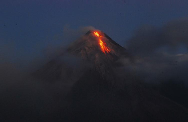 Fare. Mayon-vulkanen har været i udbrud mange gange. Værst gik det i 1814, hvor 1.200 mennesker mistede livet. 