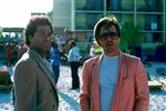 Pangfarver. Don Johnson (t.v.) ses her i glansrollen som Sonny Crocket i 'Miami Vice' med sin trofaste makker Ricardo Tubbs (spillet af Philip Michael Thomas). Arkivfoto. 