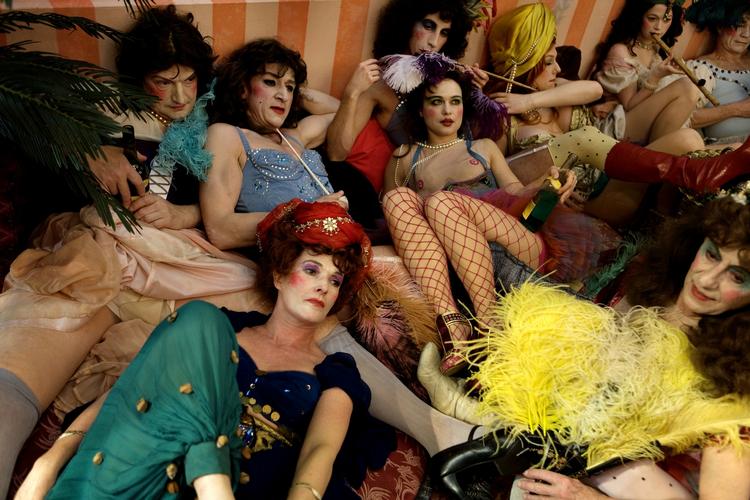 Stuk. Helle Fagralid m.fl. i kaosteater. Den garvede Volksbühne-rebel Frank Castorf udfordrede teaterbegrebet med den spektakulære forestilling i Skuespilhuset. Arkivfoto. 