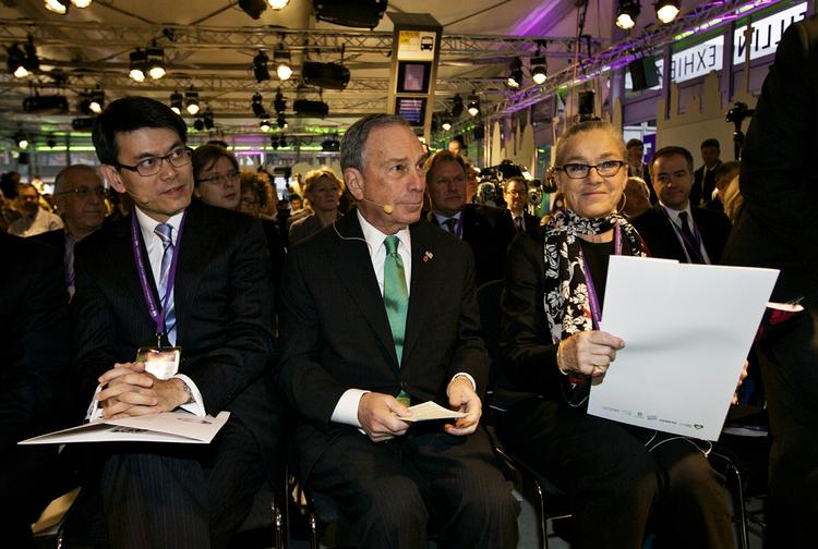 Some 80 mayors from cities around the world are gathered in Copenhagen for a mayoral summit - but apparently they can't get into the Bella Center. 