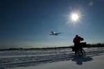 Sneen burde ikke forsinke flyene til København i dag - men klimatopmødet kan. Arkivfoto. 