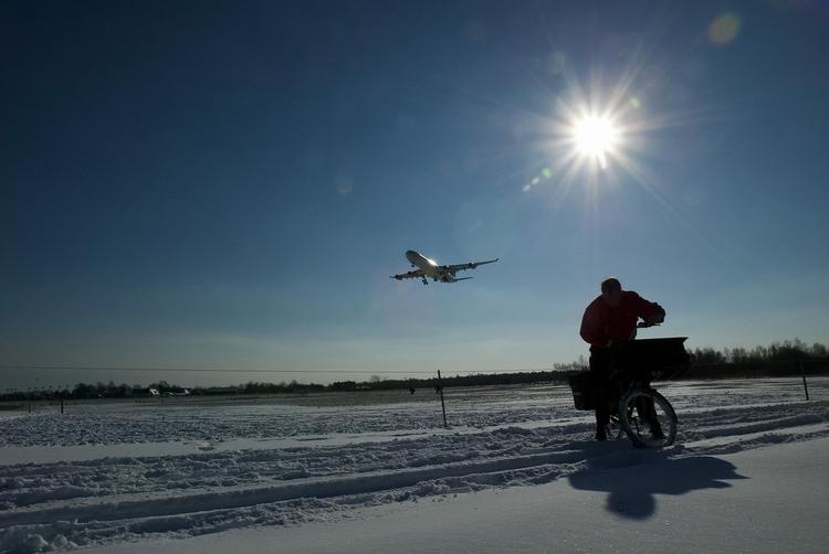 Sneen burde ikke forsinke flyene til København i dag - men klimatopmødet kan. Arkivfoto. 