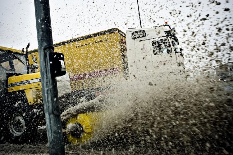 Snekaos. Mange bilister har til morgen haft problemer med sneen. Mange er kørt fast.Arkivfoto. 