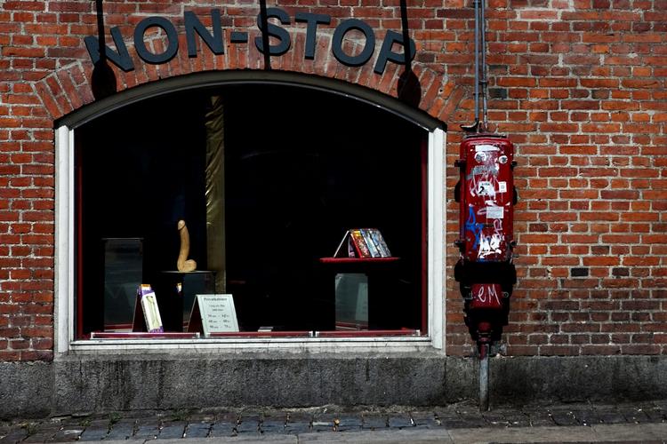 Cinerotic sexbutik i Istedgade. Gaden der aldrig overgiver sig. 