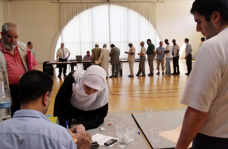 En ny tænketanksrapport påpeger, at flertallet af Europas muslimer deltager aktivt i det civile og politiske liv. 