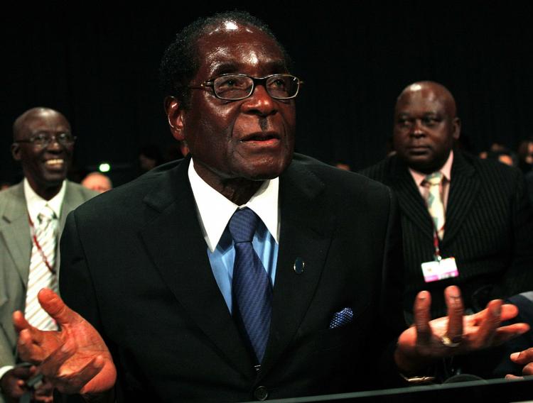 Katolik. Mugabe beskyldes for at stå bag en række menneskeretsovertrædelser i Zimbabwe, som han har været præsident for siden 1987. 