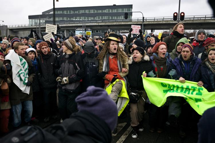 Spidsen. Klimademonstration mod COP15 Topmødet fra Tårnby Torv til Bella Centeret. 