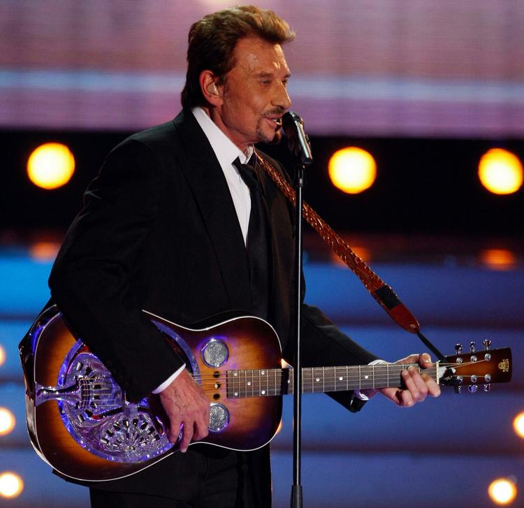 Rosckstar. 'Den franske Elvis', Johnny Hallyday, er for svag til at fortsætte sin turné. (arkivfoto) 