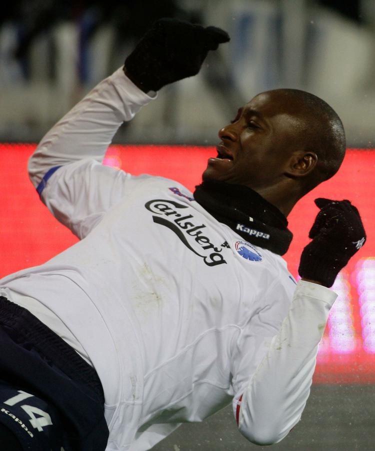 afgørende. Dame N'Doye i glidende fejring af målet til 1-0 mod Sparta Prag. 