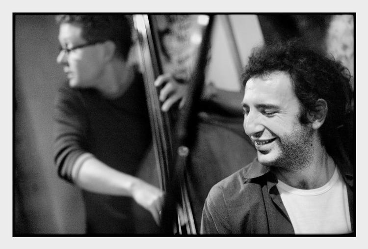 Pianisten Stefano Bollani og bassisten Jesper Bodilsen (billedet) udgav sammen med trommeslageren Morten Lund årets bedste nyindspillede jazz-cd. Arkivfoto: Rasmus Baaner 