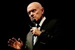 Businessforfatteren Stephen Covey har solgt eneretten til de digitale udgaver af hans bestsellere til netboghandler. 