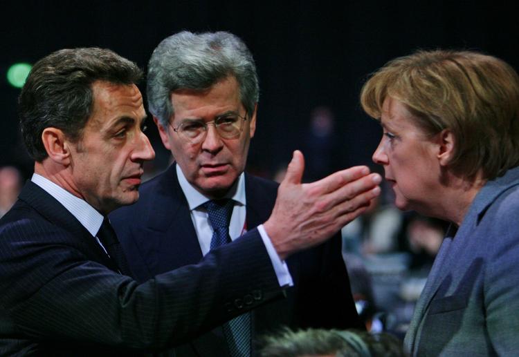 President Nicolas Sarkozy and Chancellor Angela Merkel in conversation at the COP15. 