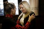 Afskedsreception. Ritt Bjerregaard trækker sig tilbage som aktiv politiker efter fire år som overborgmester i København. Blandt gæsterne var Anne Linnet, der sang to sange for veninden. 