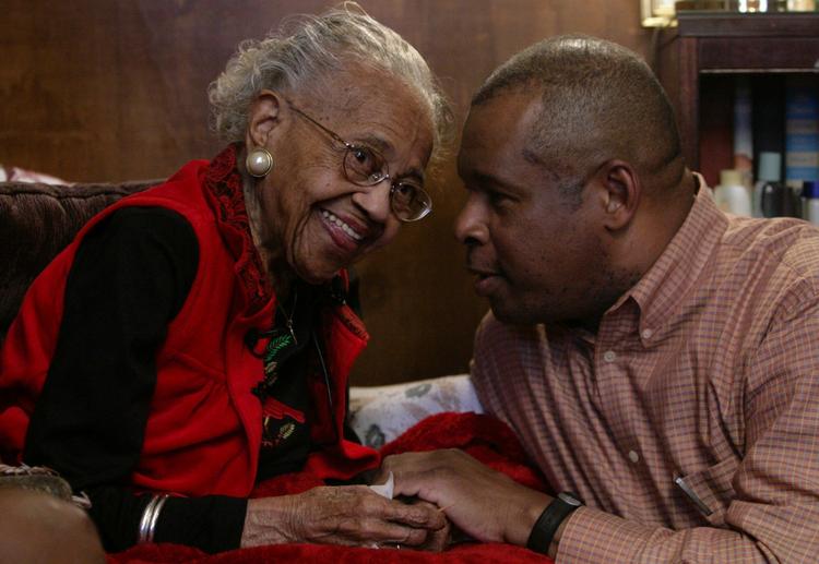 Fødselar. Ann Nixon Cooper fotograferet på sin 107 års fødselsdag i januar i 2009. 