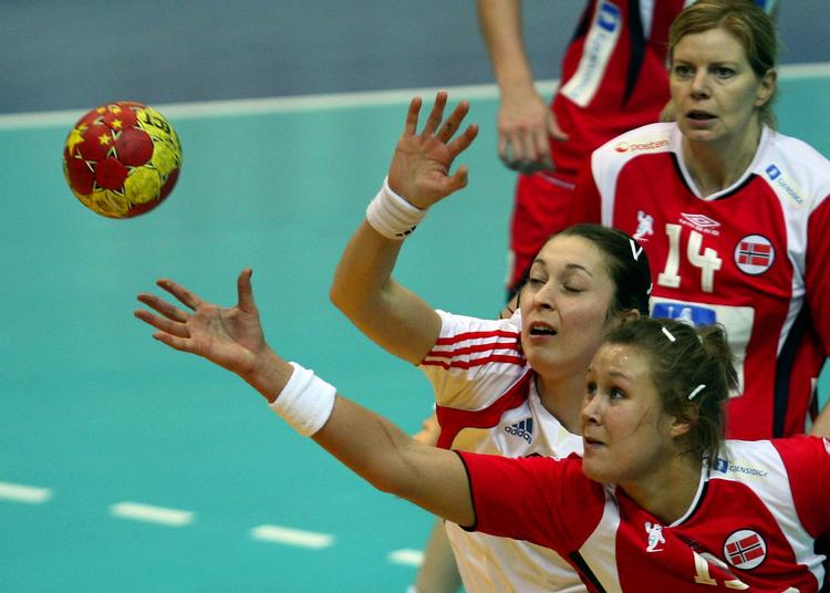 udspillet. Norges favoritter var chanceløse mod Rusland, der vandt semifinalen ved VM med 28-20. 