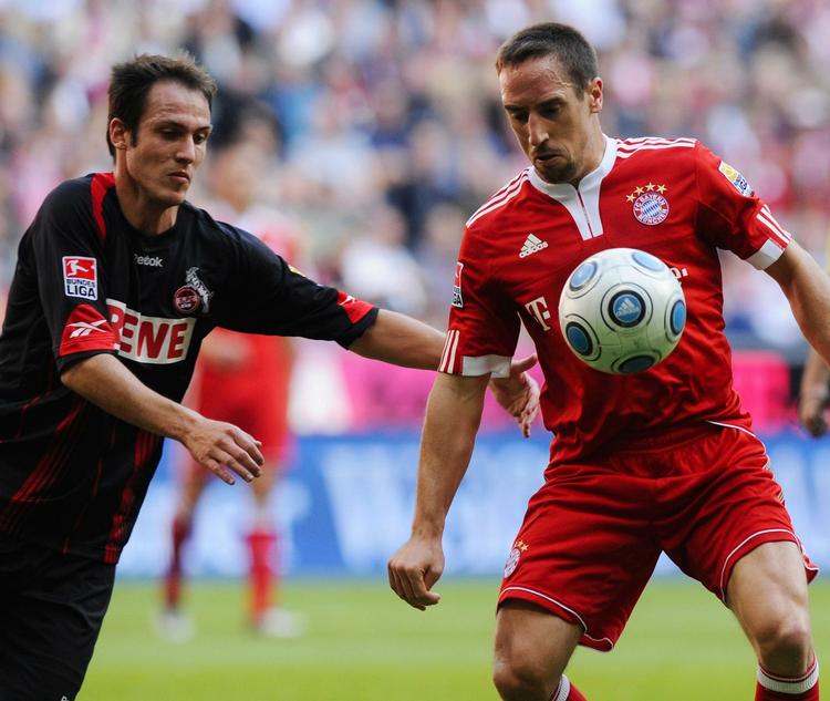 trøjebytte.  Bayern Münchens franske midtbanedynamo Franck Ribéry (th) vil spille Champions League. Og det kan den tyske klub ikke tilbyde franskmanden lige nu. Arkivfoto. 