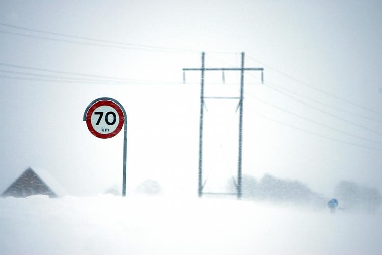 Juhu. Sneen vil blive liggende mange steder i landet, så er udsigt til hvid jul. Arkivfoto. 