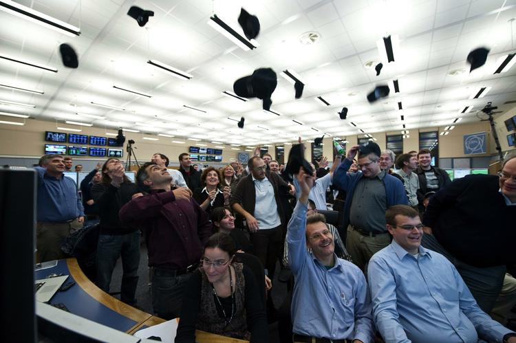 Jubel. Sådan så forskerne i Schweiz ud efter en vellykket genstart af Big Bang-maskinen i november. 