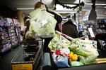 Plastposer i supermarkederne