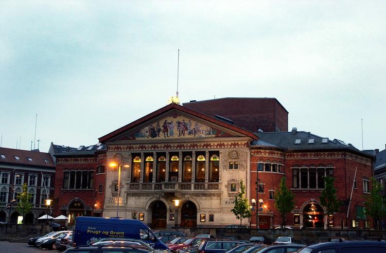 Underskudsforretning. Århus Teater er en af de kulturinstitutioner, der er i krise. Teateret har et minus på ti millioner kroner. (arkivfoto) 