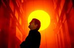 Olafur. Den dansk-islandske kunstner bliver verdensberømt i Danmark, da to millioner ser 'The Weather Project' på Tate Modern i London. 