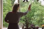 27 procent af de danskere, der har ansat folk til serviceydelser, betaler sort. 