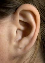 Tv-reklamer. Tv-stationerne bedyrer , at der ikke er skruet op volumen under reklameblokkene. Læserne vil ikke spises af med tekniske søforklaringer. 