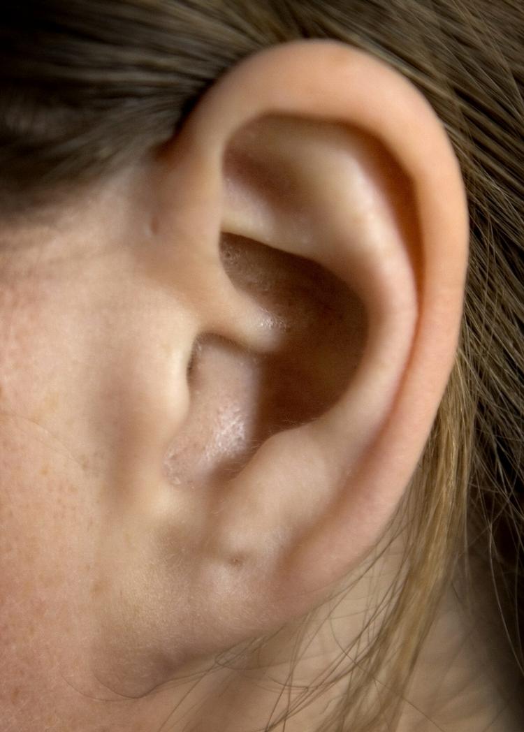 Tv-reklamer. Tv-stationerne bedyrer , at der ikke er skruet op volumen under reklameblokkene. Læserne vil ikke spises af med tekniske søforklaringer. 