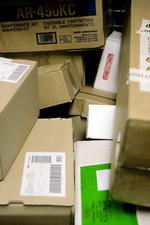 PostDanmark tilbyder, at kunderne kan ringe til kundecentret sålænge der er problemer med track&amp;trace og få pakkens status oplyst der. 