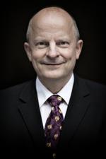 Lars B. Goldschmidt - medlem af Politikens tænketank - kommer her med sit personlige bud på, hvordan den triste kurve i ungdomsarbejdsløsheden kan knækkes. Undervisningsminister Bertel Haarder giver sin replik til forslaget. 