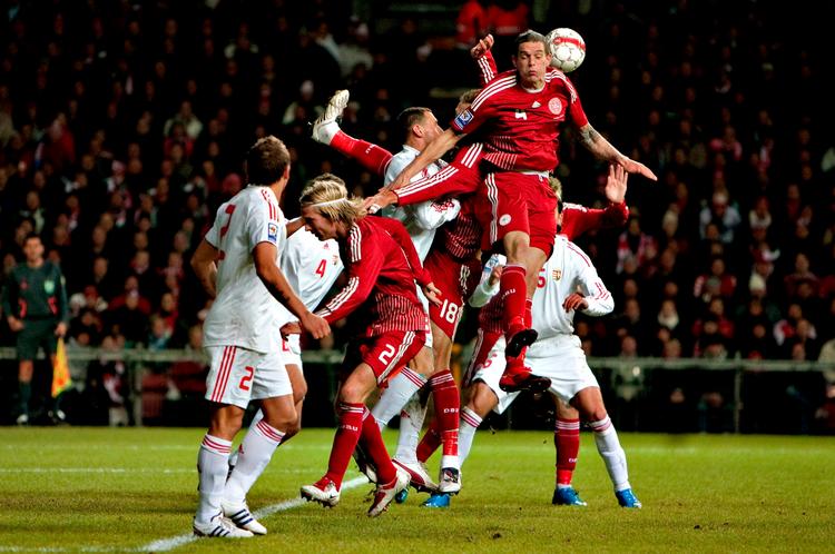 afskedsdans. Kampen i VM-kvalifikationen mod Ungarn i oktober blev den sidste onsdagslandskamp i denne omgang. Fra efteråret 2010 falder landskampene på tirsdage. Arkivfoto: Jacob Ehrbahn 