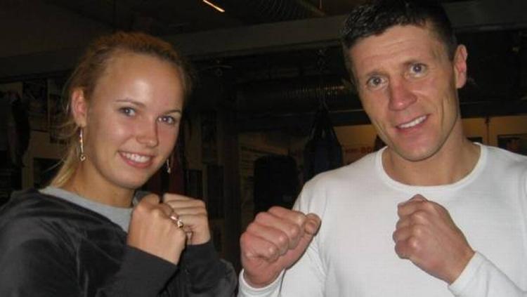 infight. Caroline Wozniacki og Mads Larsen mødes i morgen i ringen til et par runder sveddryppende boksetræning. Foto: Palm Promotions 