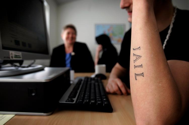 Kursskifte. Den kriminelle løbebane startede i 7. klasse. Nu satser Kim på undervisningen i Jyderup Statsfængsel. 