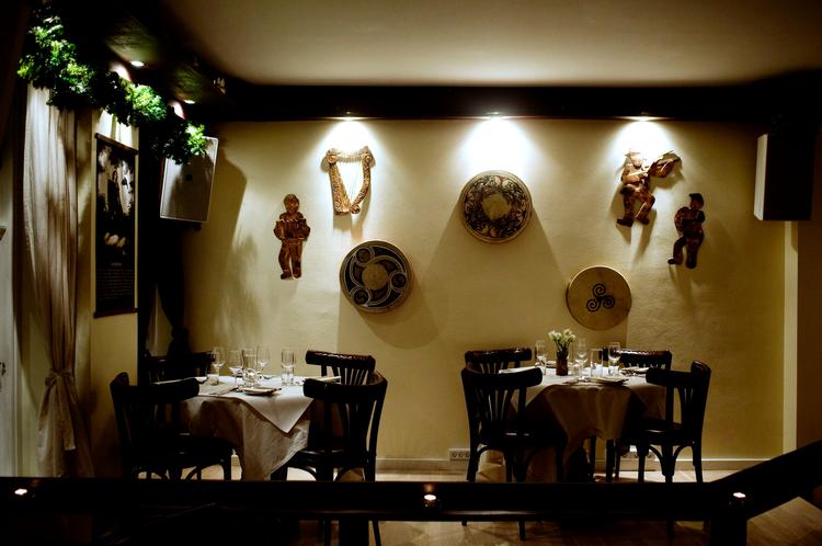 Ingen Irish Stew. Restaurant Quinns gør, hvad den kan for at skabe et irsk kulturcenter. Til gengæld er der stort set ikke noget irsk over menukortet.  Foto: Niels Christensen 