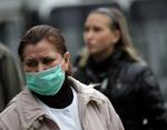 Pandemi. Dødsfaldene under en sæsoninfluenza og en pandemi opgøres meget forskelligt, siger WHO. Her søger en kvinde i Moldova at beskytte sig mod virus. (arkivfoto). 