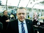 Træthed. Mens politiet har kørt hård linie over for demonstranter, herskede der kaos inden for murene Bella Center, mener Anders Krab-Johansen. 